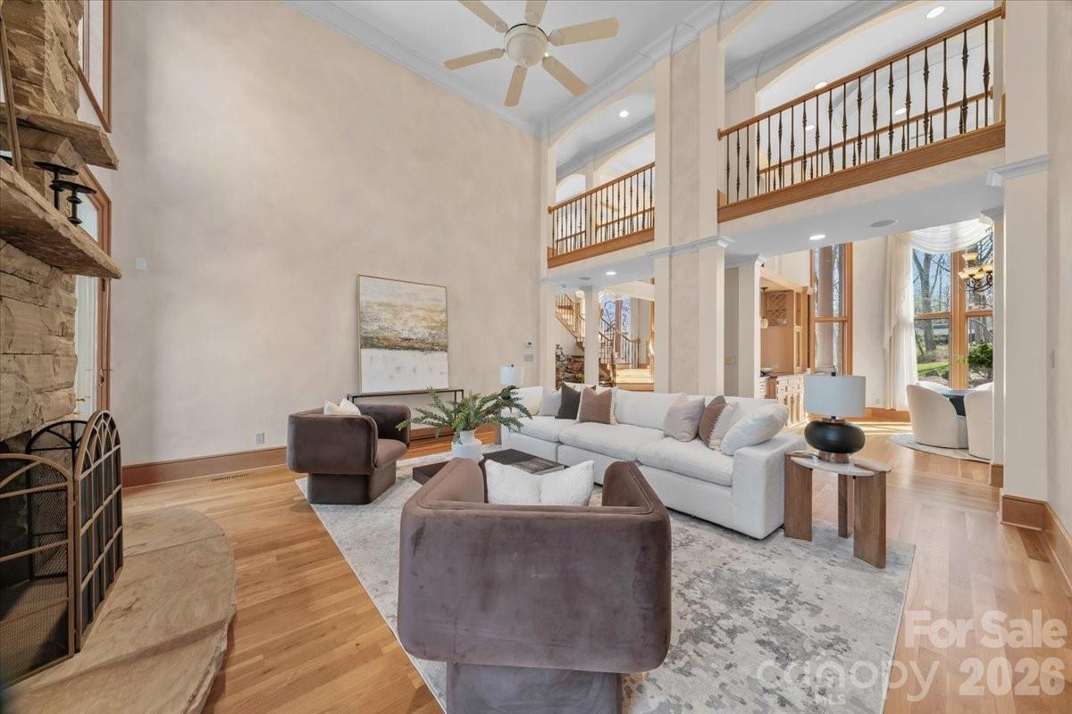 1043 Rolling Green Drive — Newton