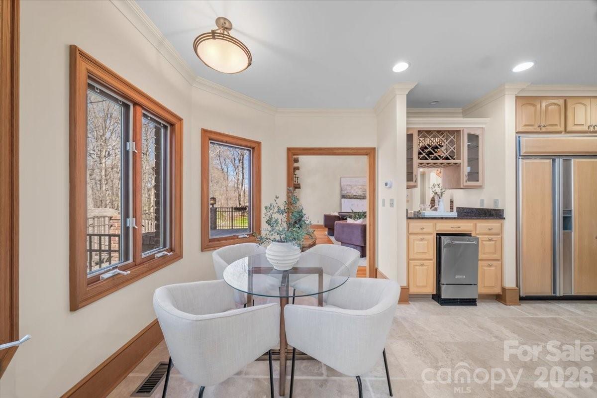 1043 Rolling Green Drive — Newton