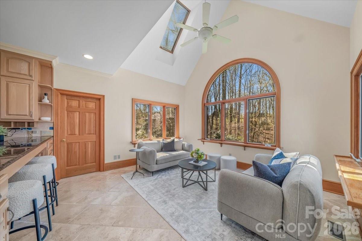 1043 Rolling Green Drive — Newton