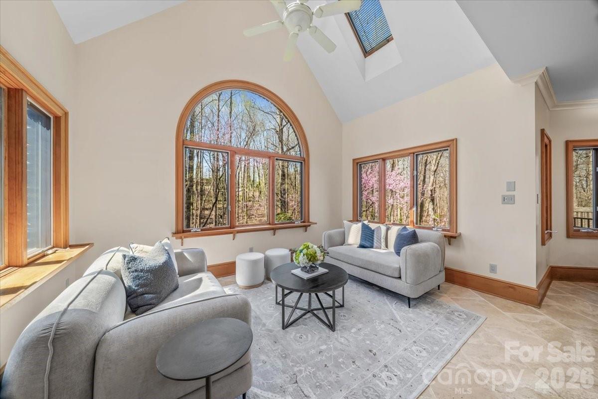 1043 Rolling Green Drive — Newton