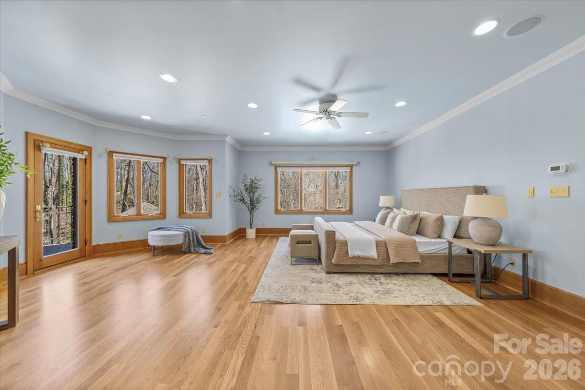 1043 Rolling Green Drive — Newton
