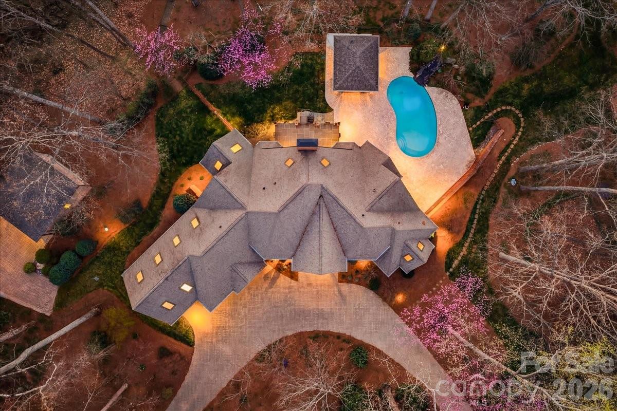 1043 Rolling Green Drive — Newton