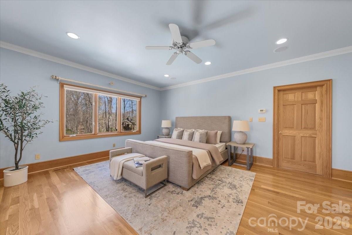 1043 Rolling Green Drive — Newton