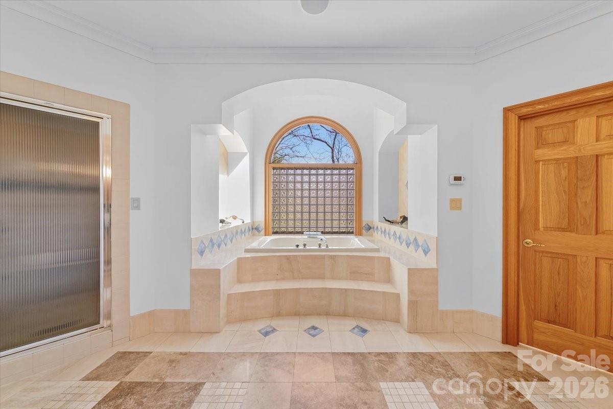 1043 Rolling Green Drive — Newton