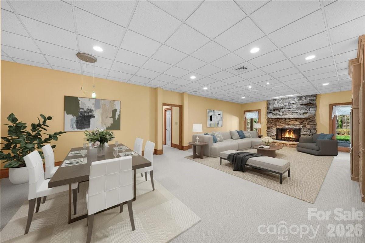 1043 Rolling Green Drive — Newton