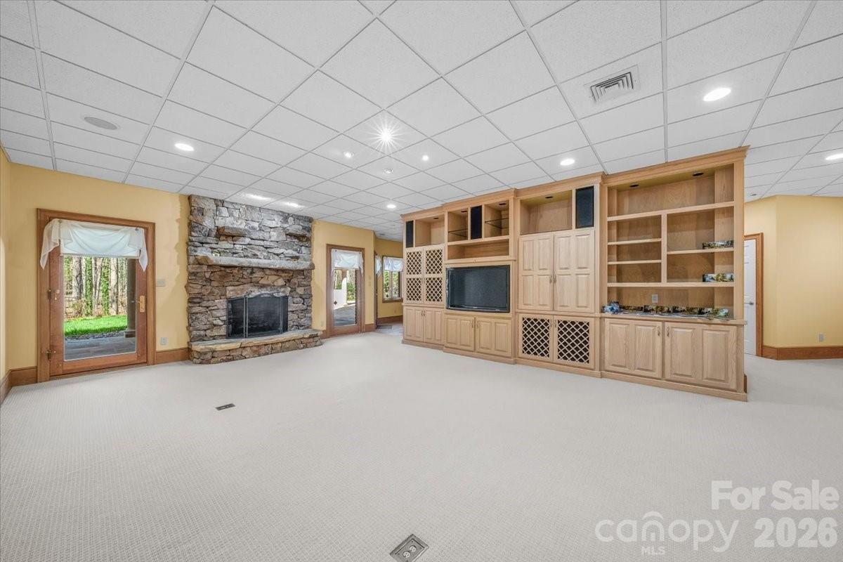 1043 Rolling Green Drive — Newton
