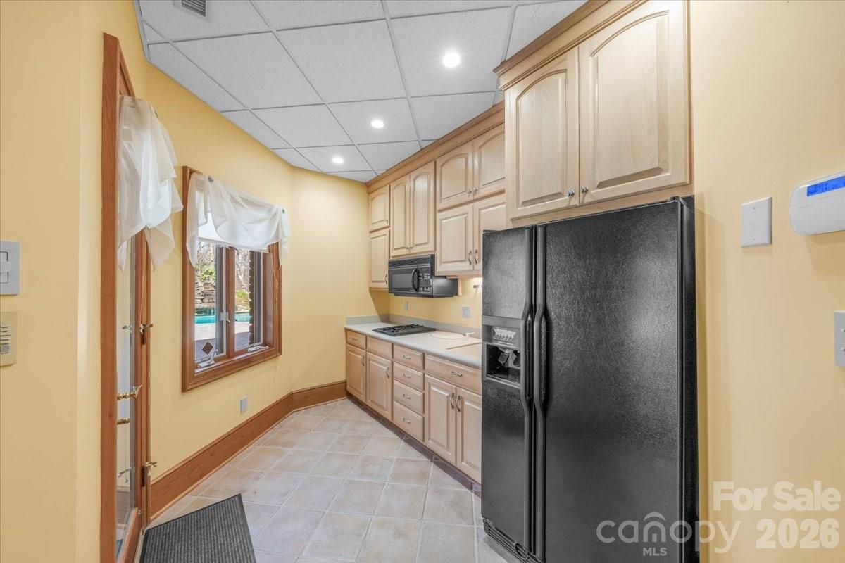1043 Rolling Green Drive — Newton