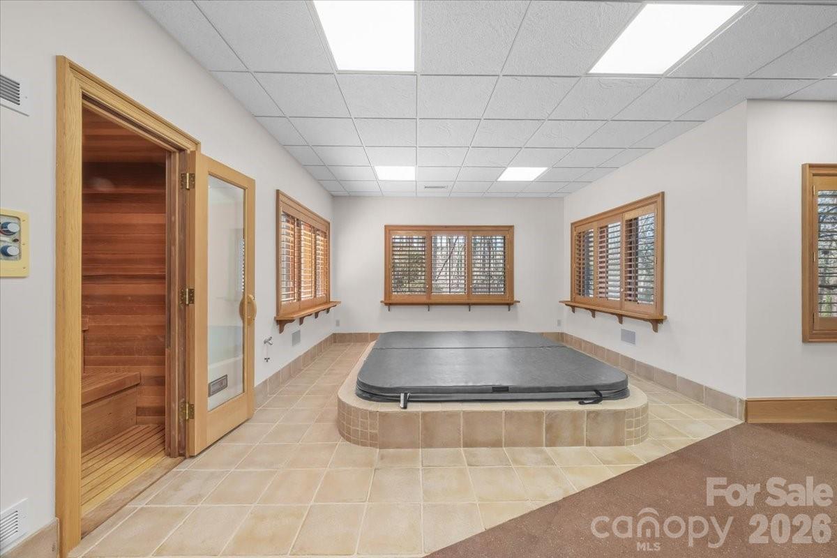 1043 Rolling Green Drive — Newton