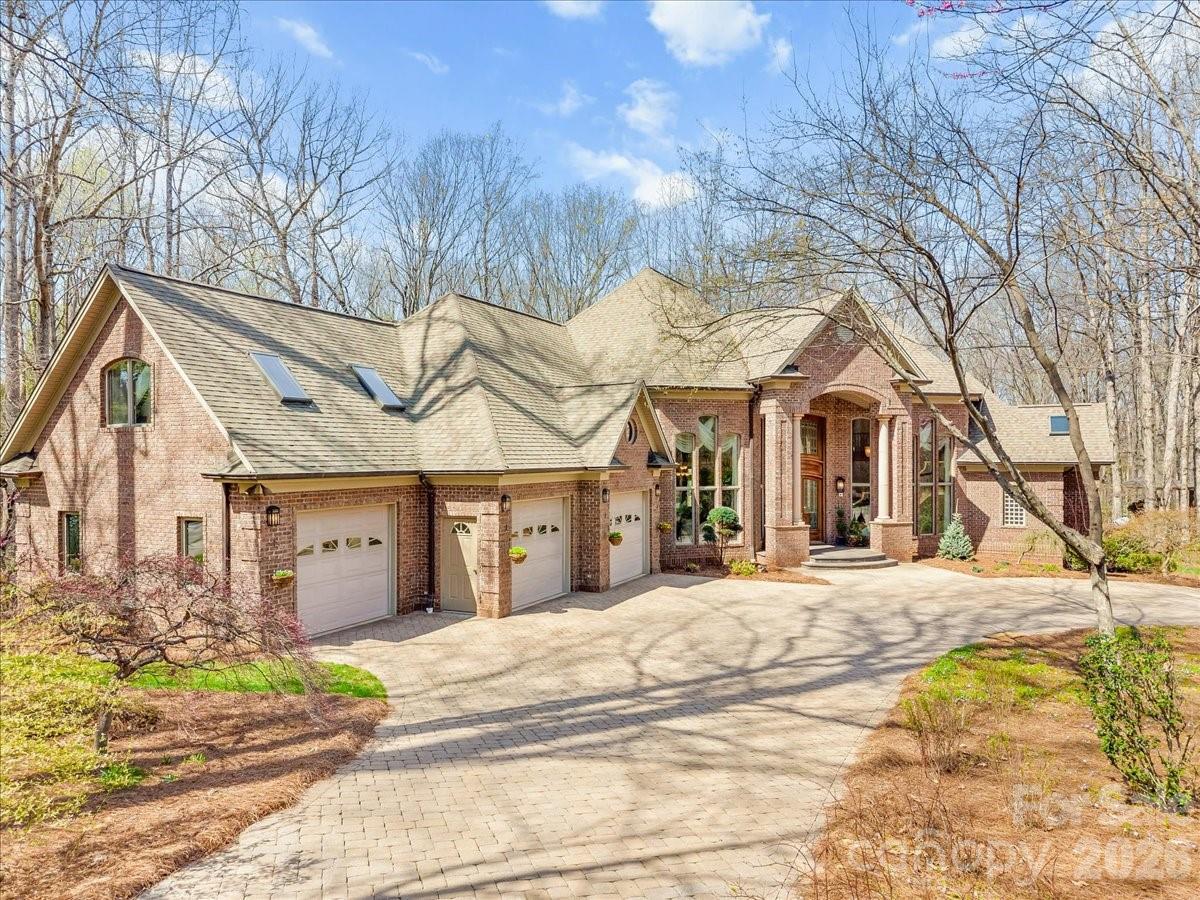1043 Rolling Green Drive — Newton