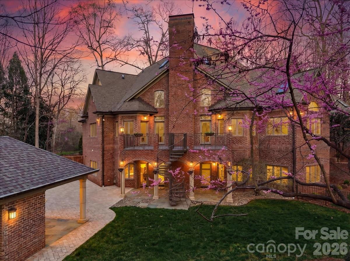 1043 Rolling Green Drive — Newton