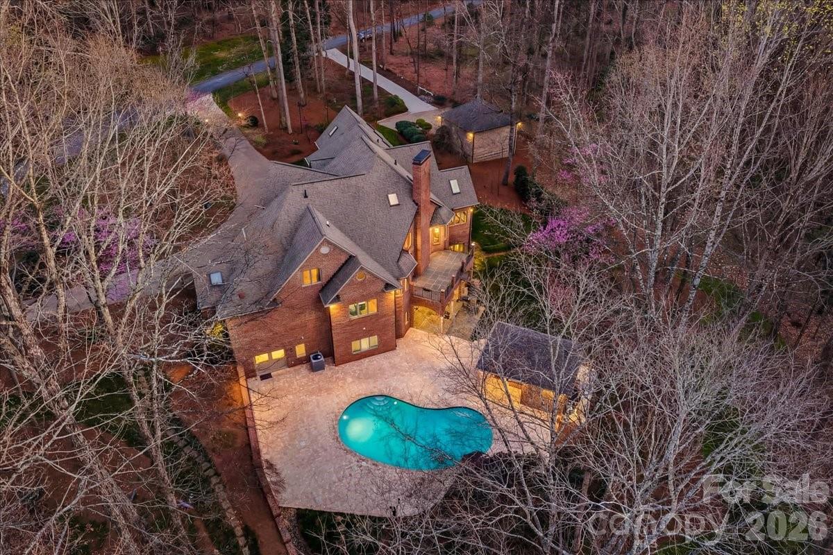 1043 Rolling Green Drive — Newton