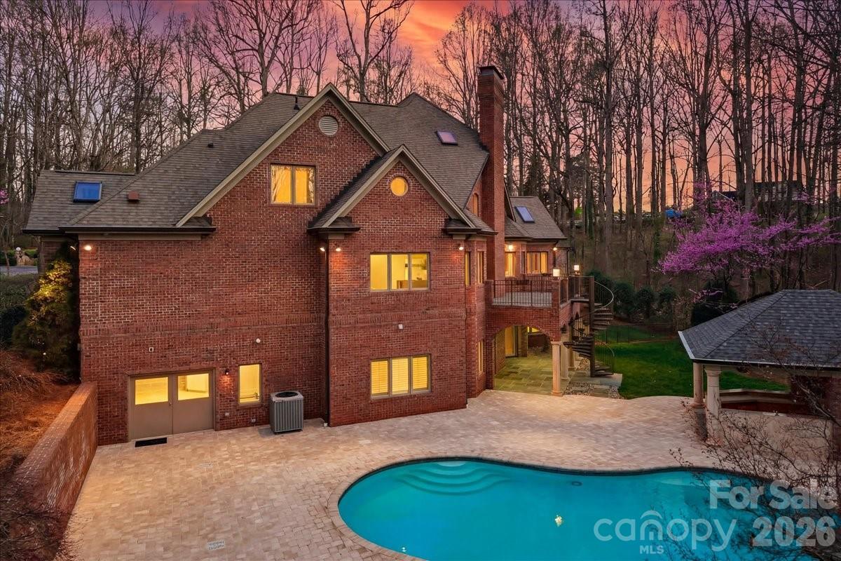 1043 Rolling Green Drive — Newton