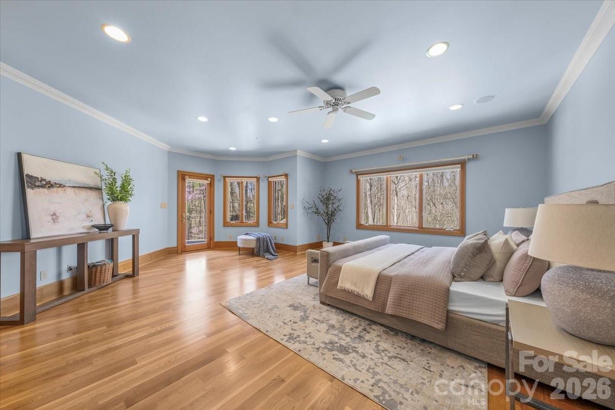 1043 Rolling Green Drive — Newton