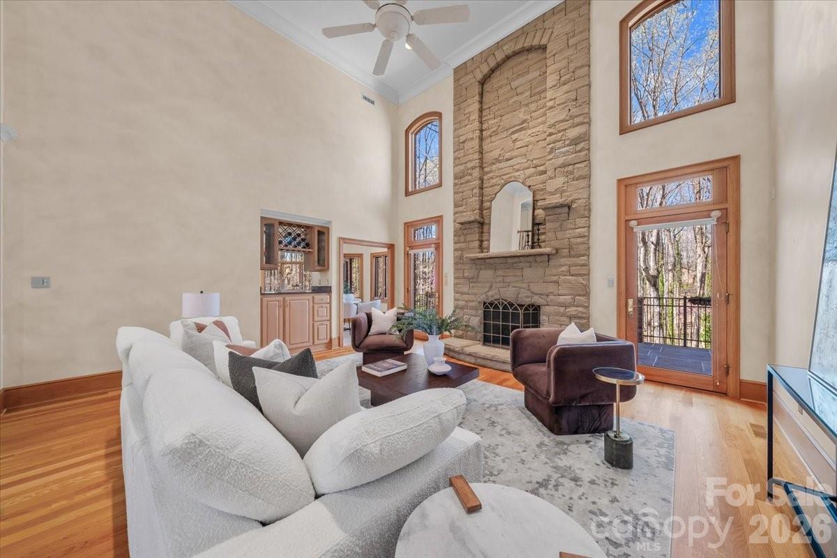 1043 Rolling Green Drive — Newton