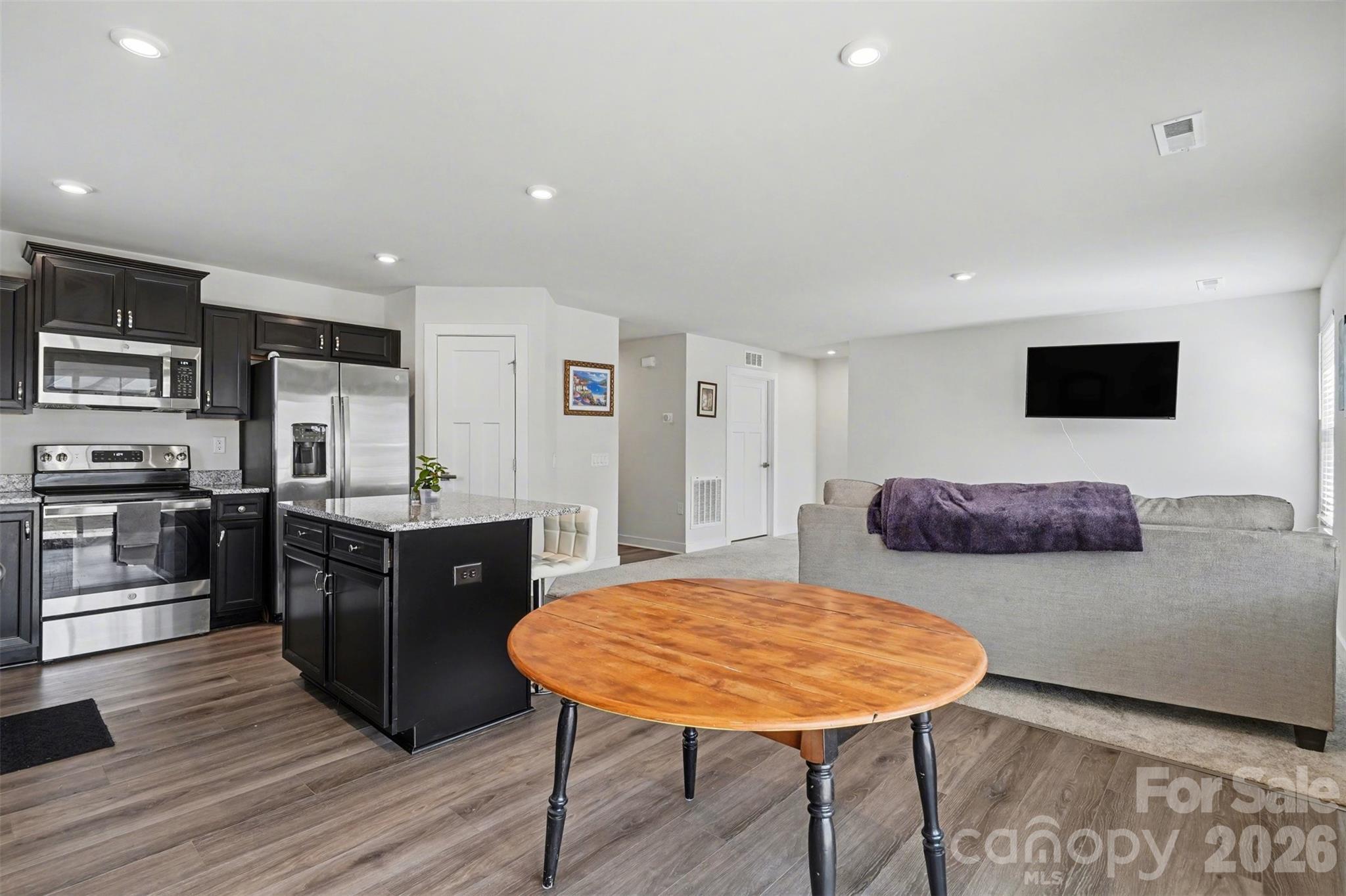 621 Grandiflora Avenue — Lancaster