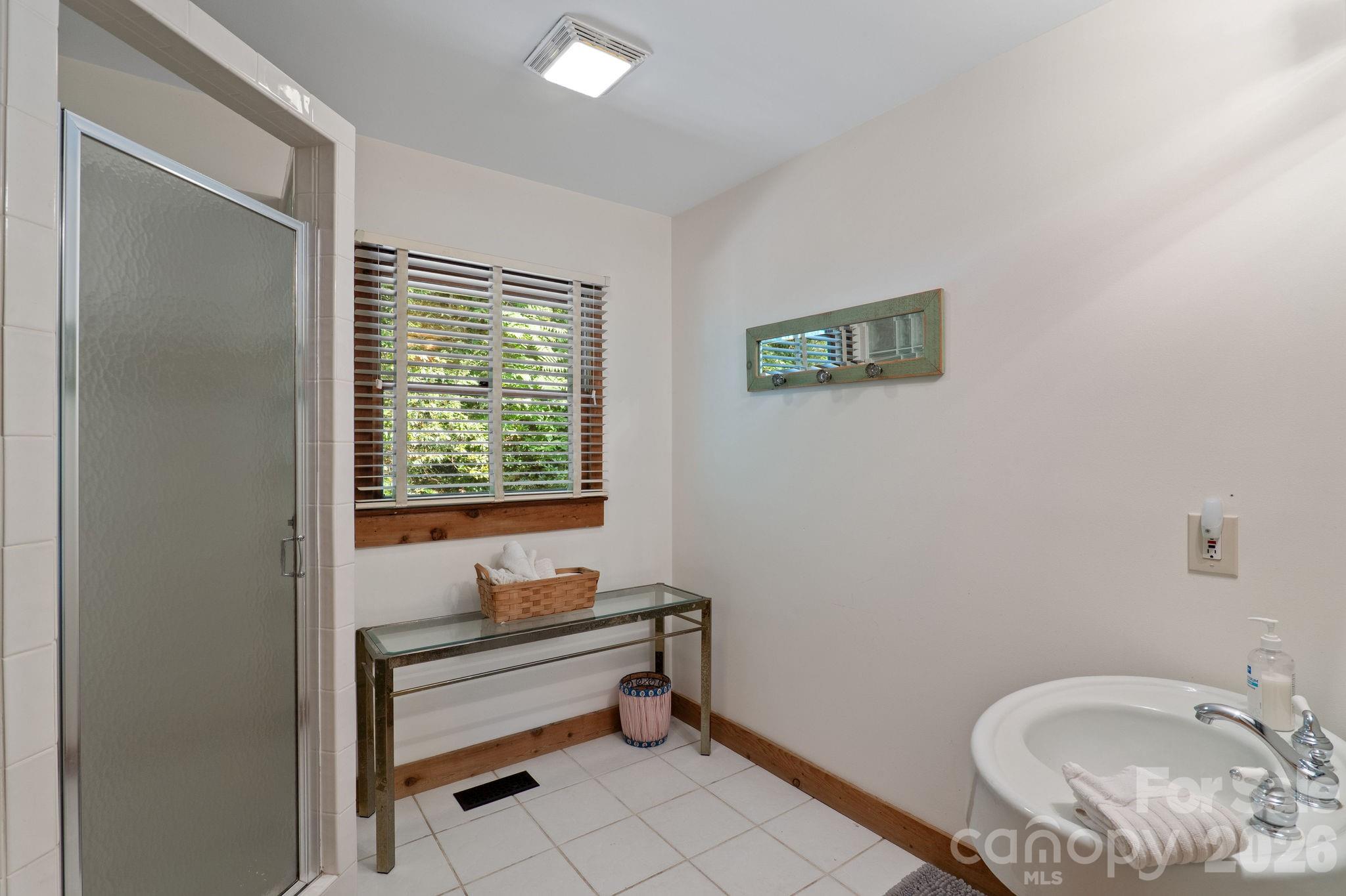 150 Avondale Ridge Road — Asheville