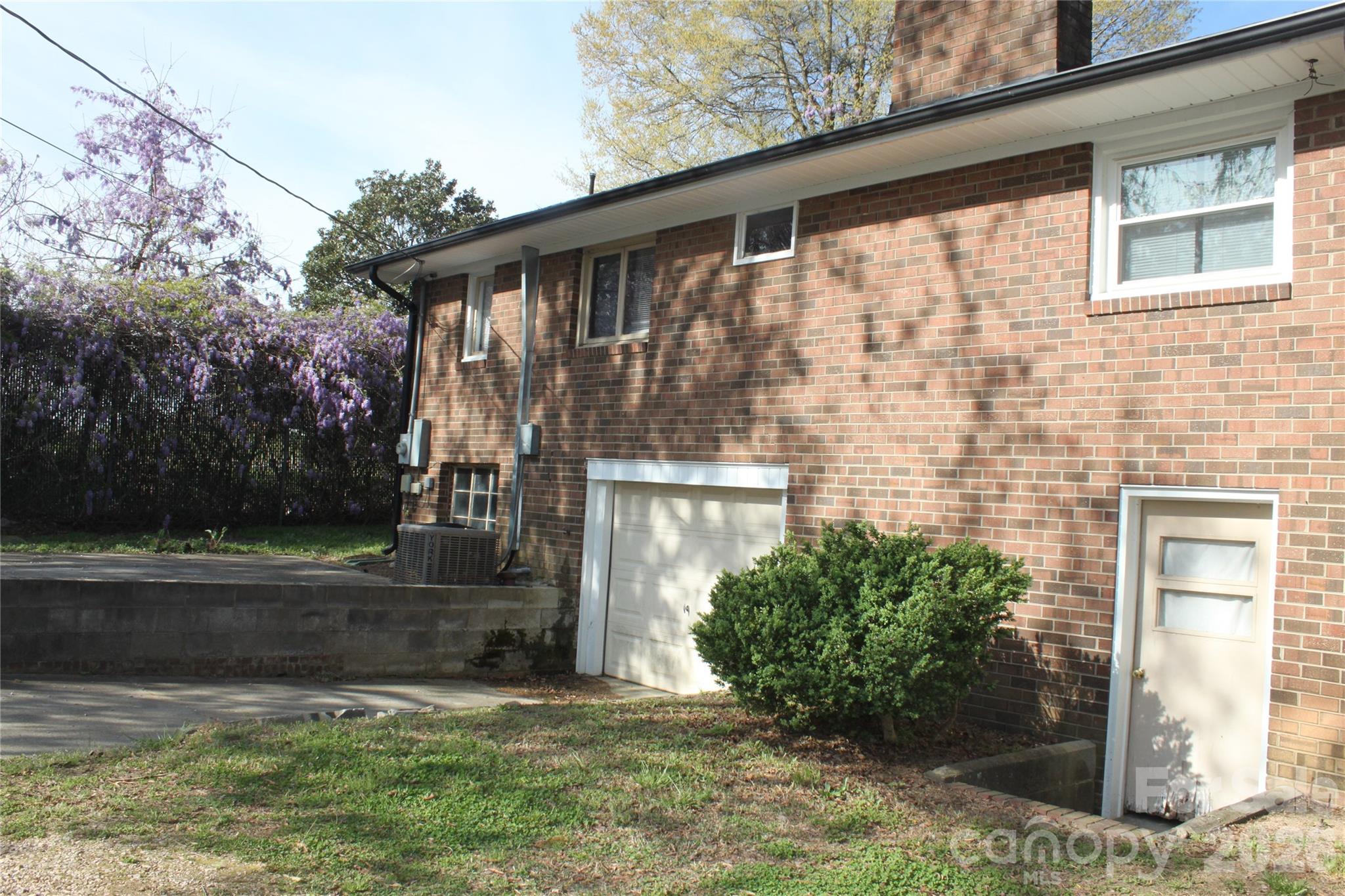2210 N Cannon Boulevard — Kannapolis