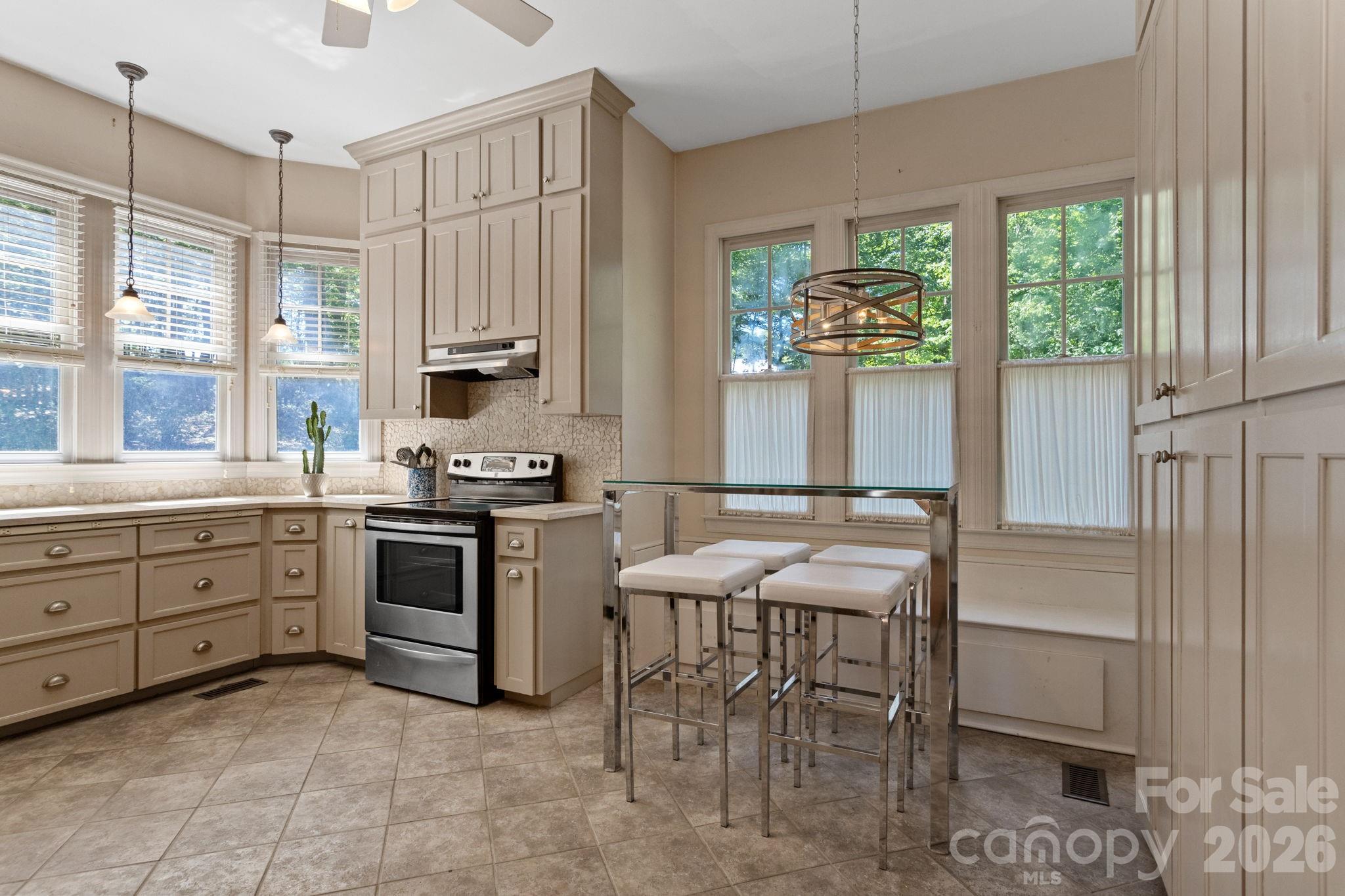 2825 Hunting Country Road — Tryon
