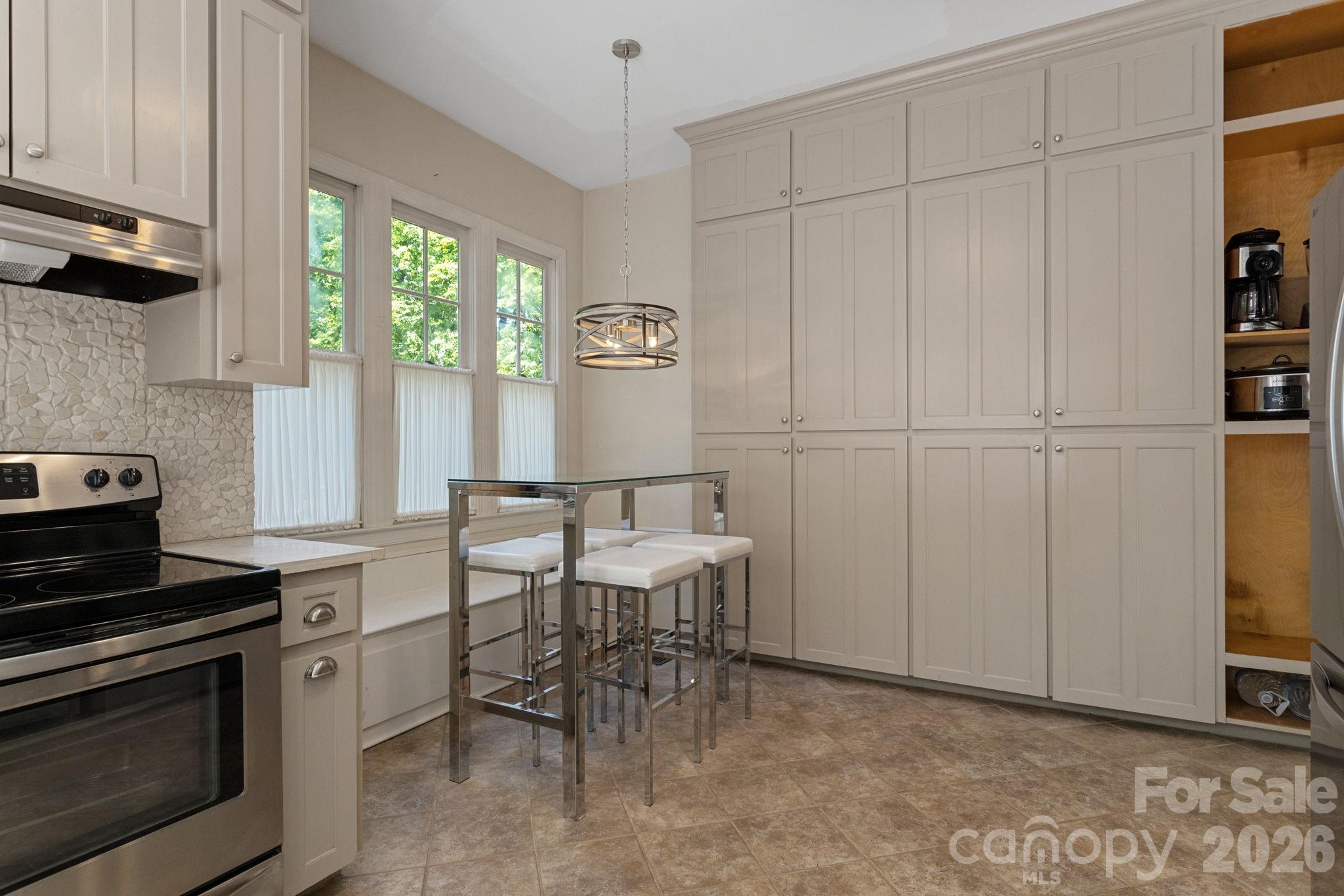 2825 Hunting Country Road — Tryon