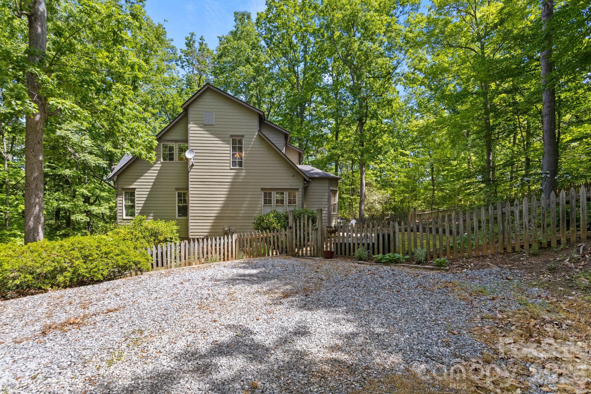 2825 Hunting Country Road — Tryon