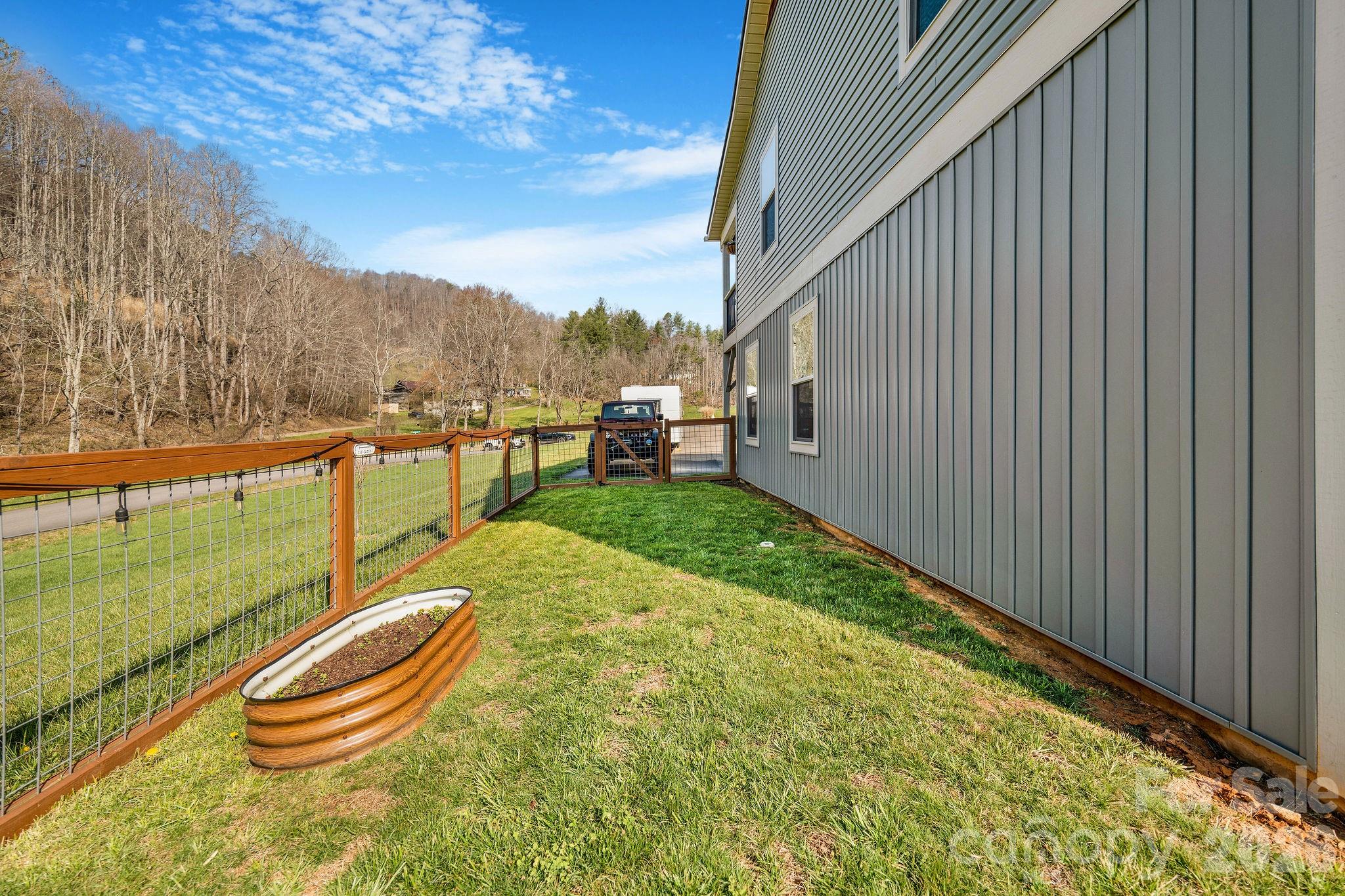 38 Sunrise Drive — Mars Hill