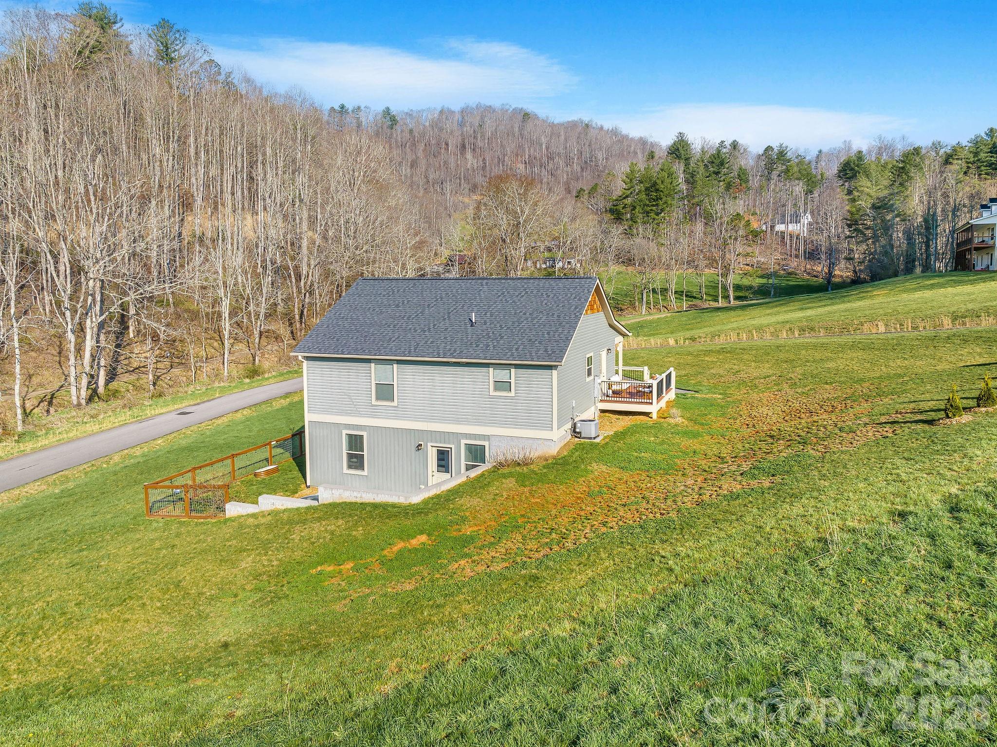 38 Sunrise Drive — Mars Hill