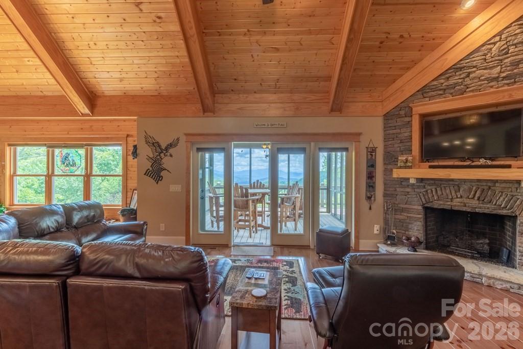27 Indianola Lane — Bryson City
