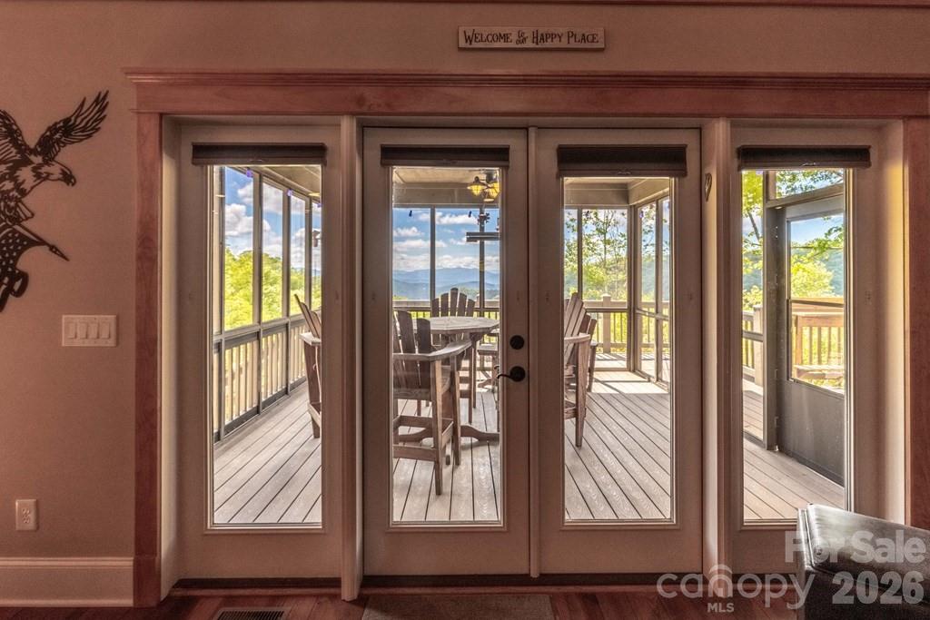 27 Indianola Lane — Bryson City