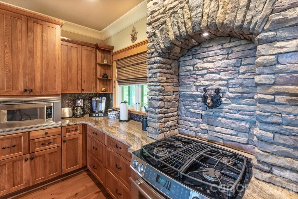 27 Indianola Lane — Bryson City