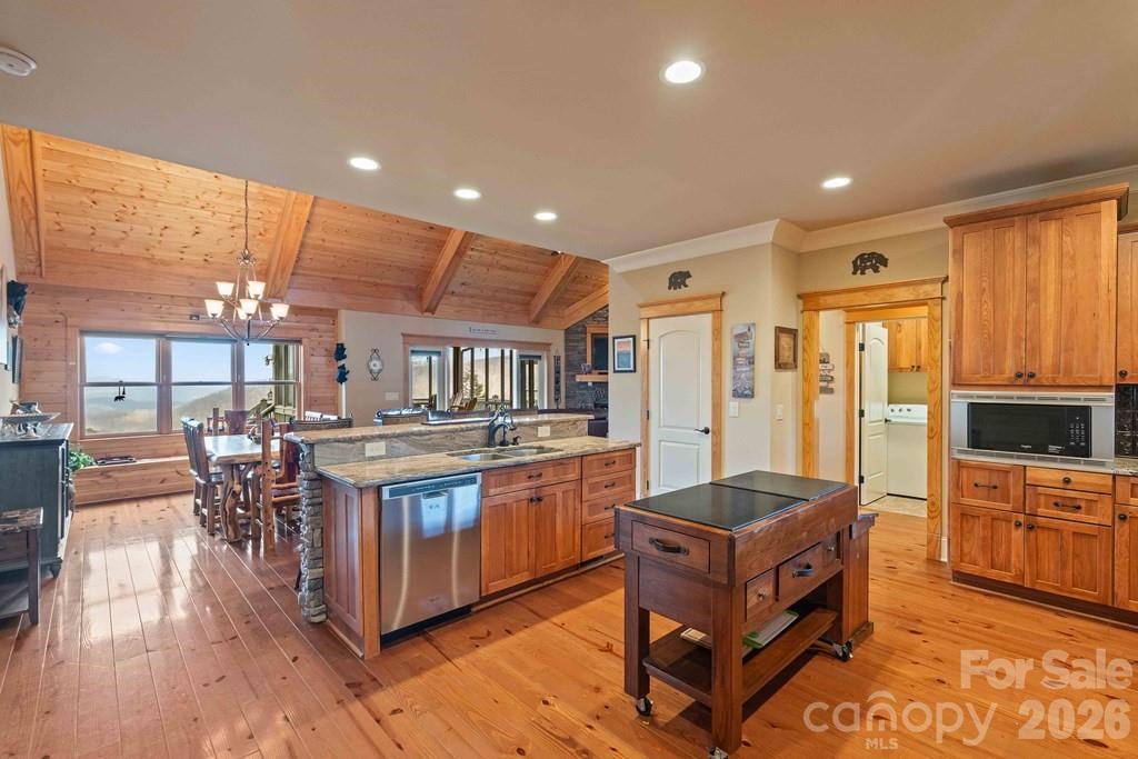 27 Indianola Lane — Bryson City