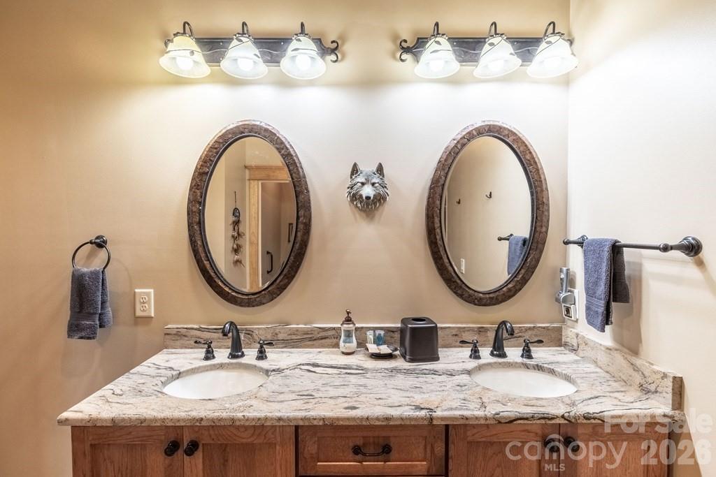 27 Indianola Lane — Bryson City