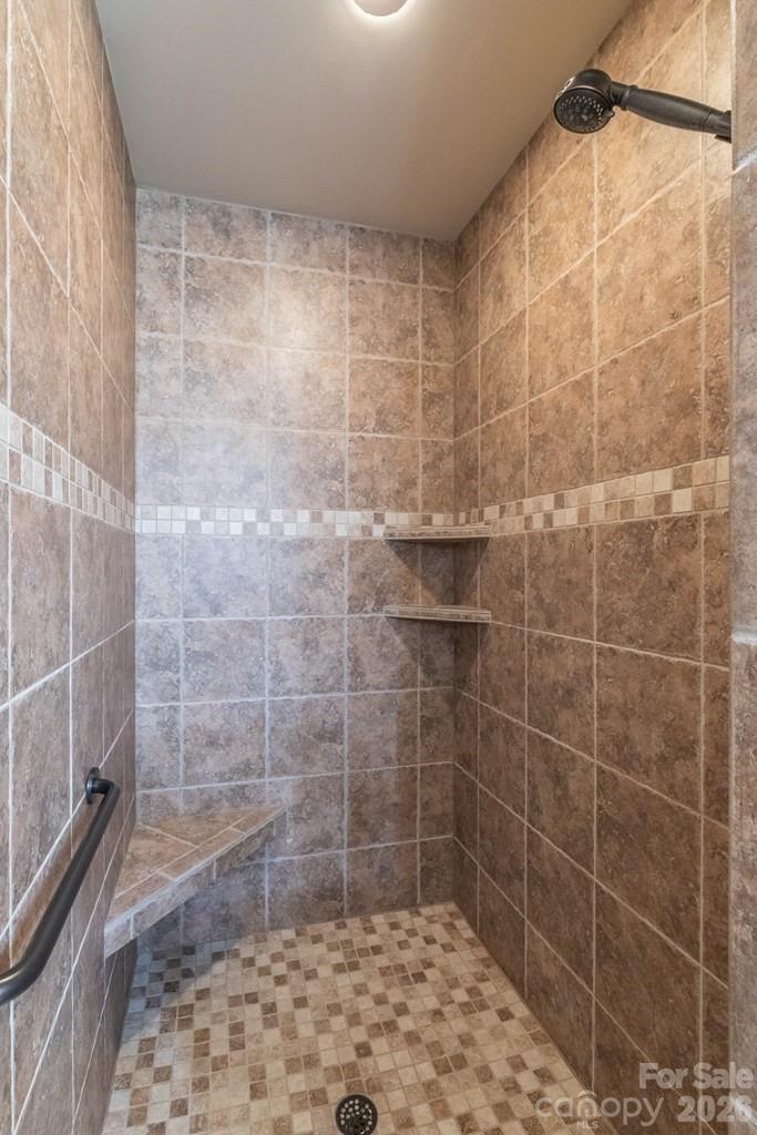 27 Indianola Lane — Bryson City