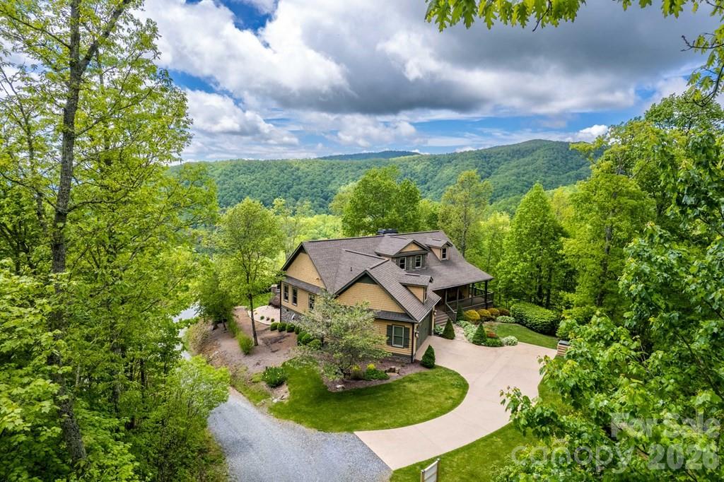 27 Indianola Lane — Bryson City