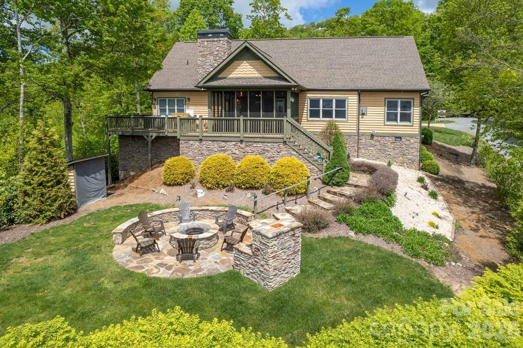 27 Indianola Lane — Bryson City