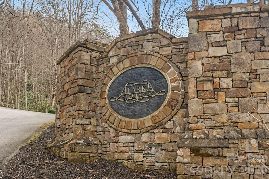 27 Indianola Lane — Bryson City