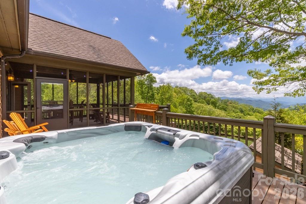 27 Indianola Lane — Bryson City