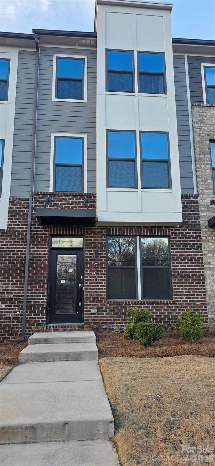 960 Broad River Lane — Charlotte