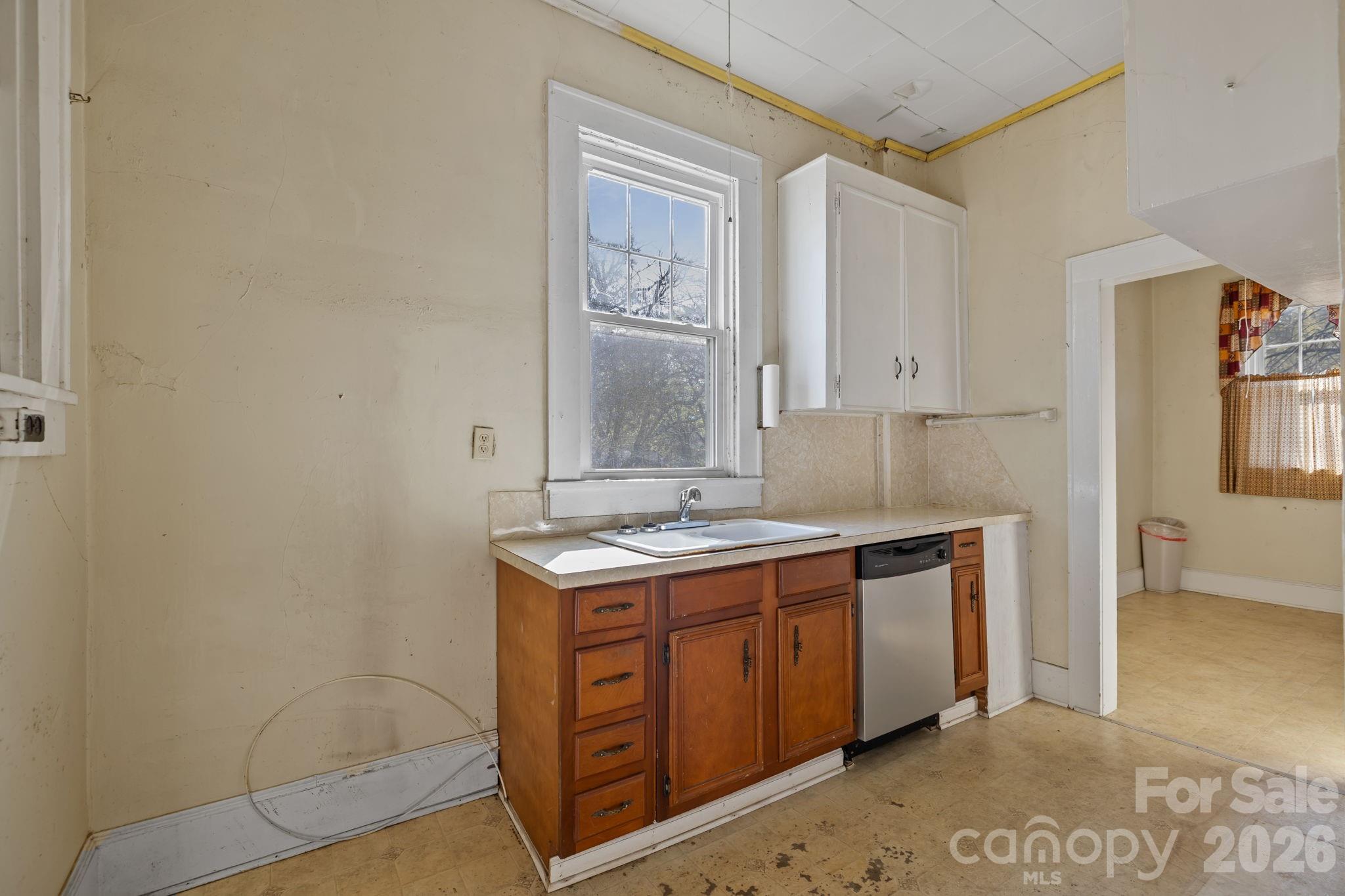 208 S Myrtle School Road — Gastonia
