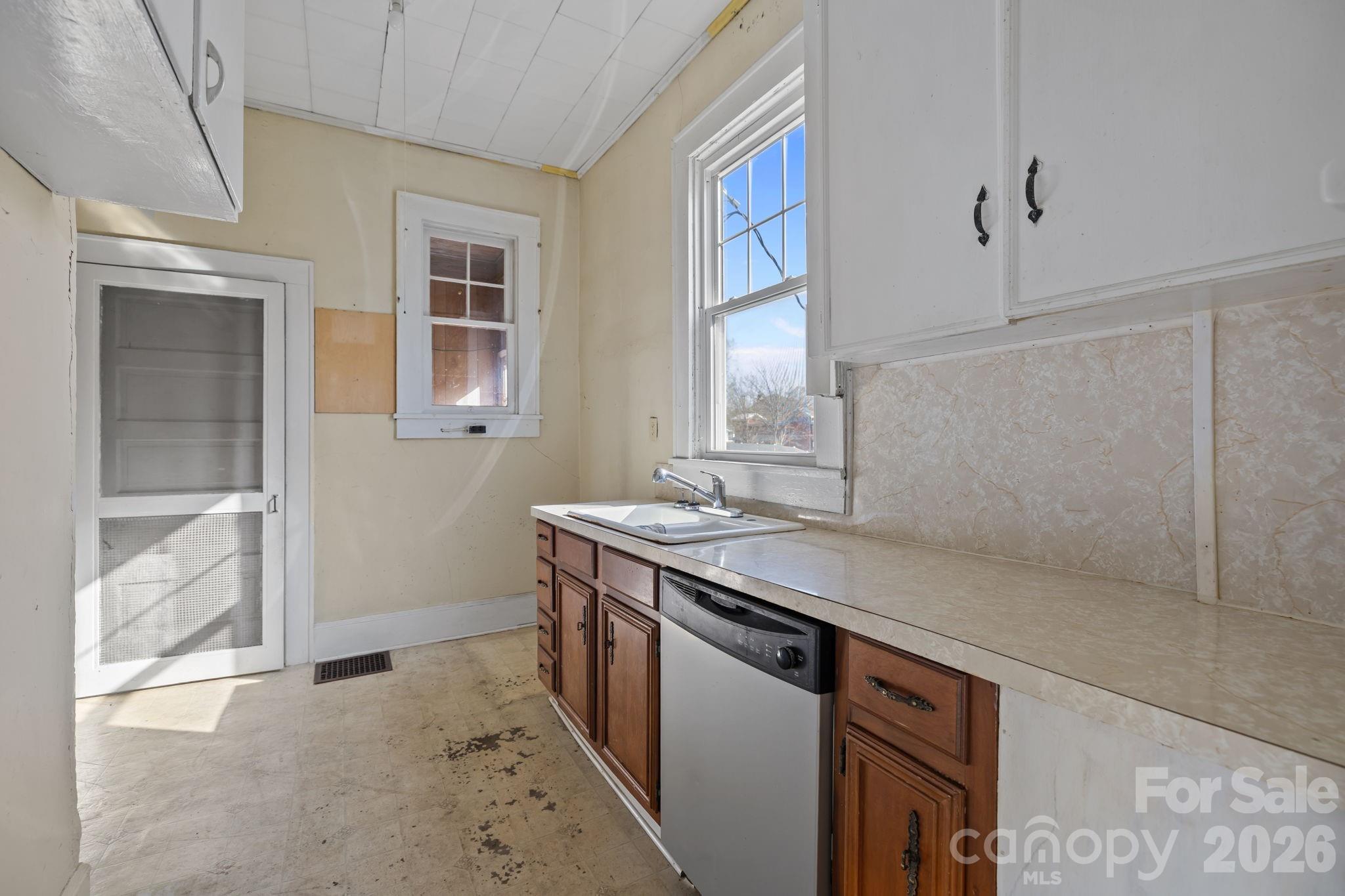 208 S Myrtle School Road — Gastonia