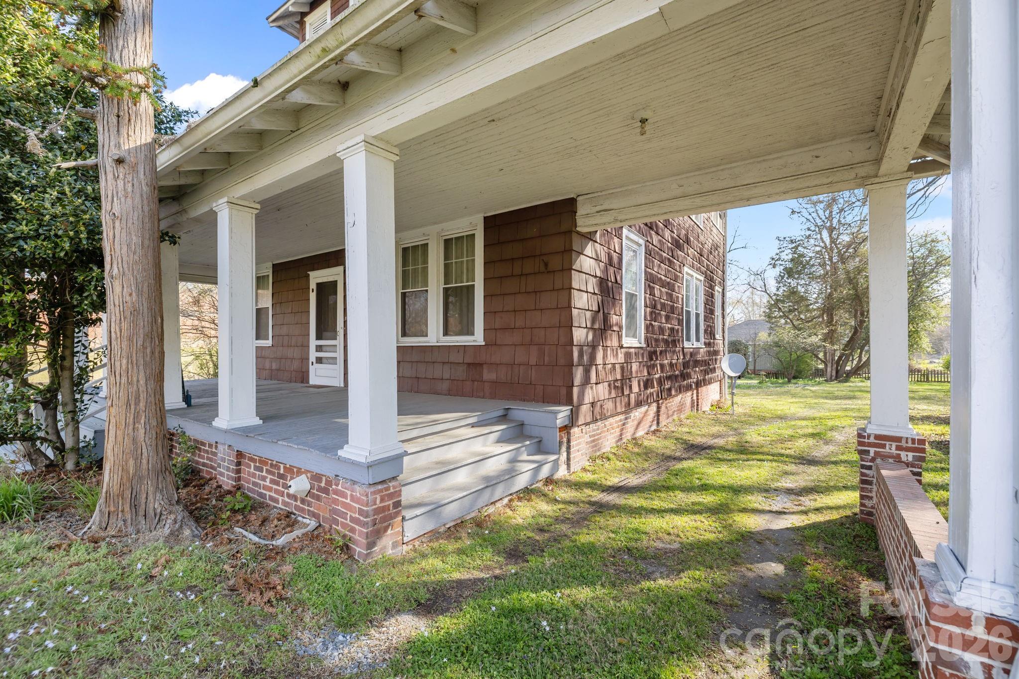 208 S Myrtle School Road — Gastonia