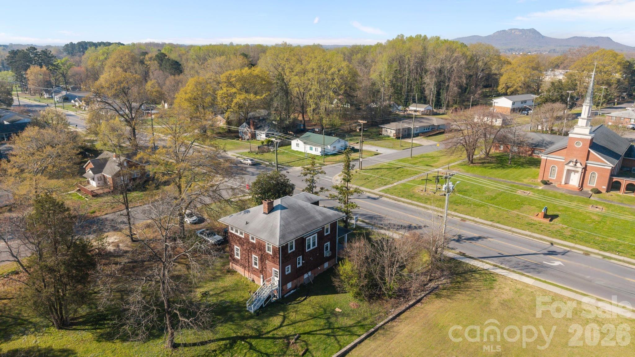 208 S Myrtle School Road — Gastonia