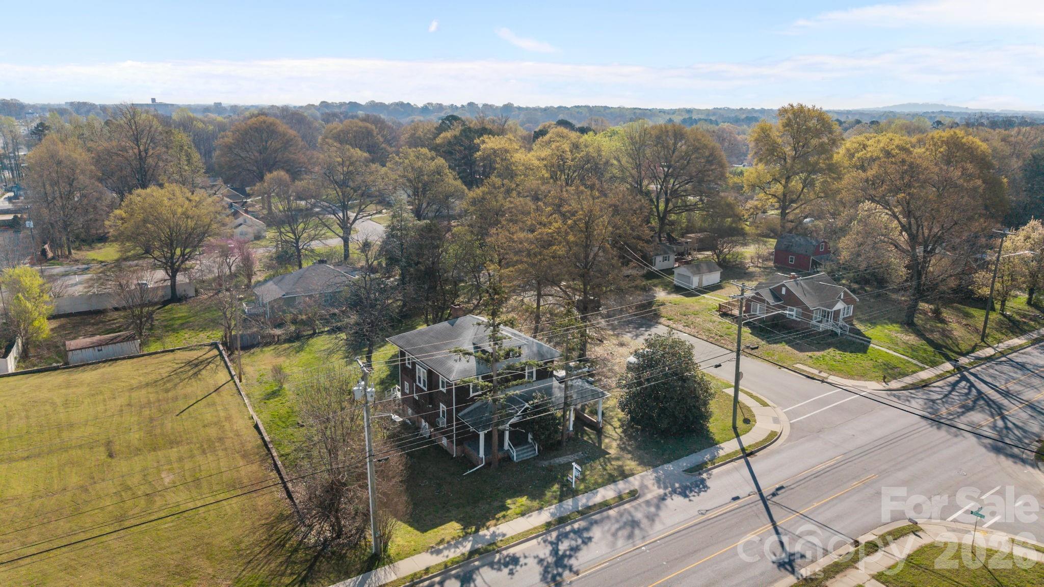 208 S Myrtle School Road — Gastonia