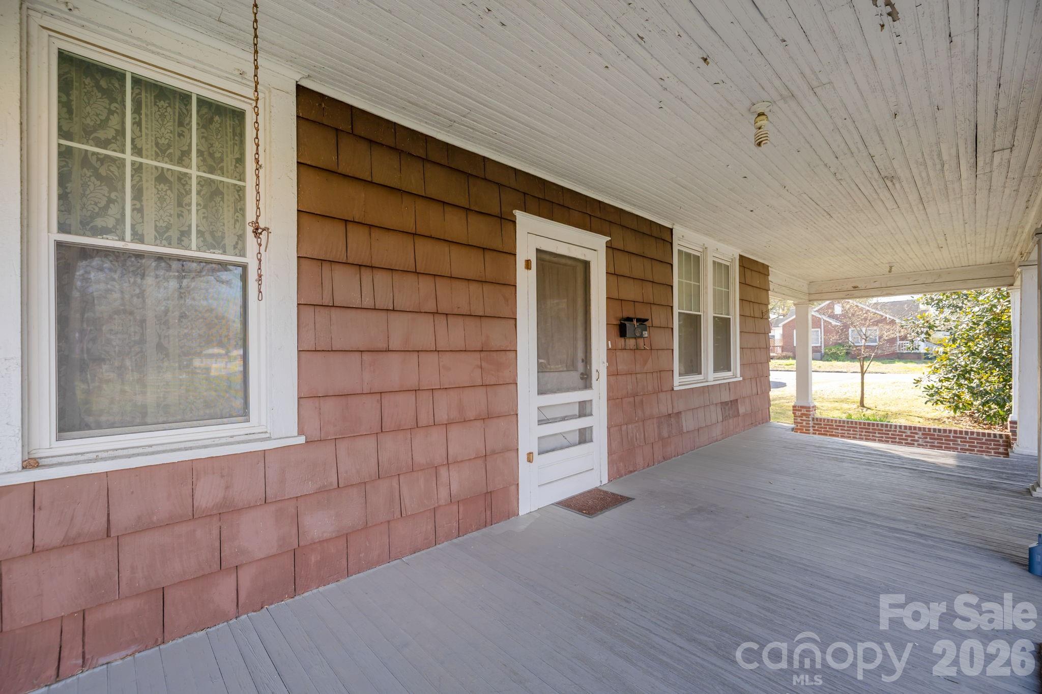 208 S Myrtle School Road — Gastonia
