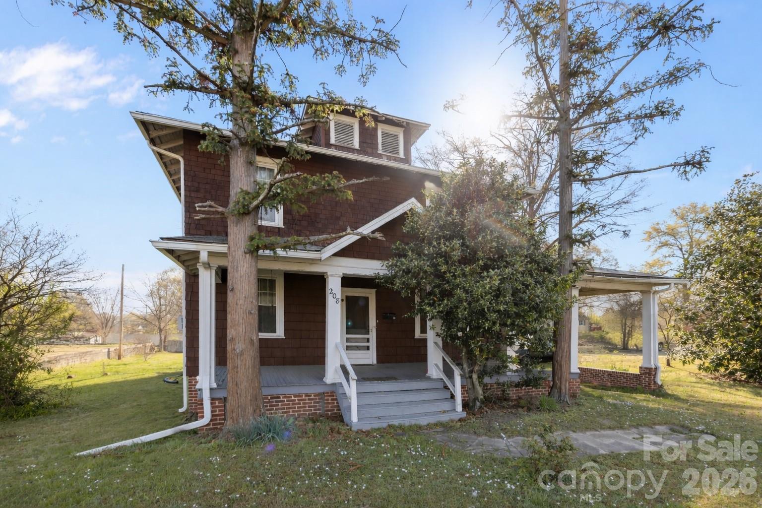 208 S Myrtle School Road — Gastonia