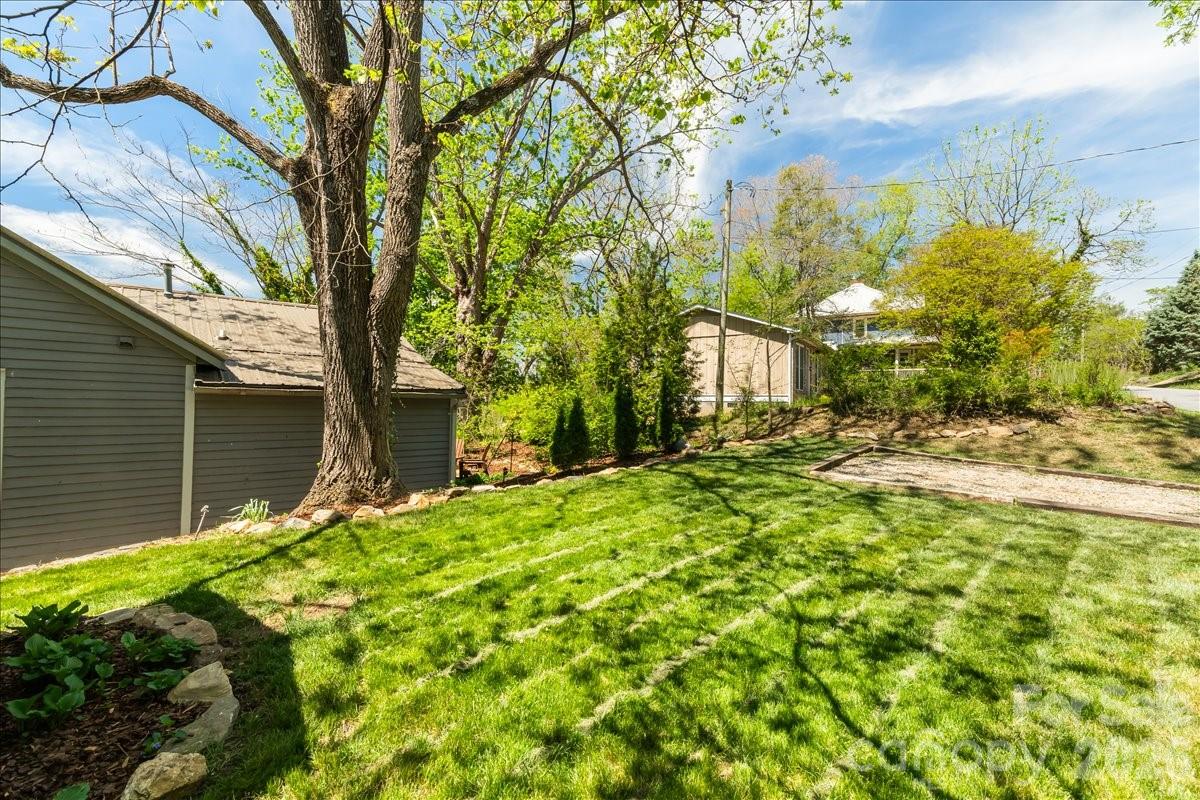 14 Woodrow Avenue — Asheville