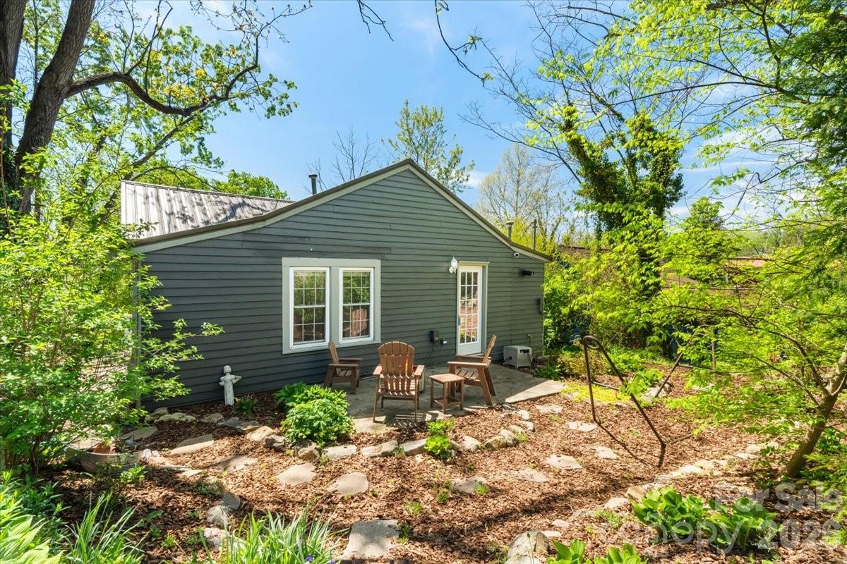 14 Woodrow Avenue — Asheville
