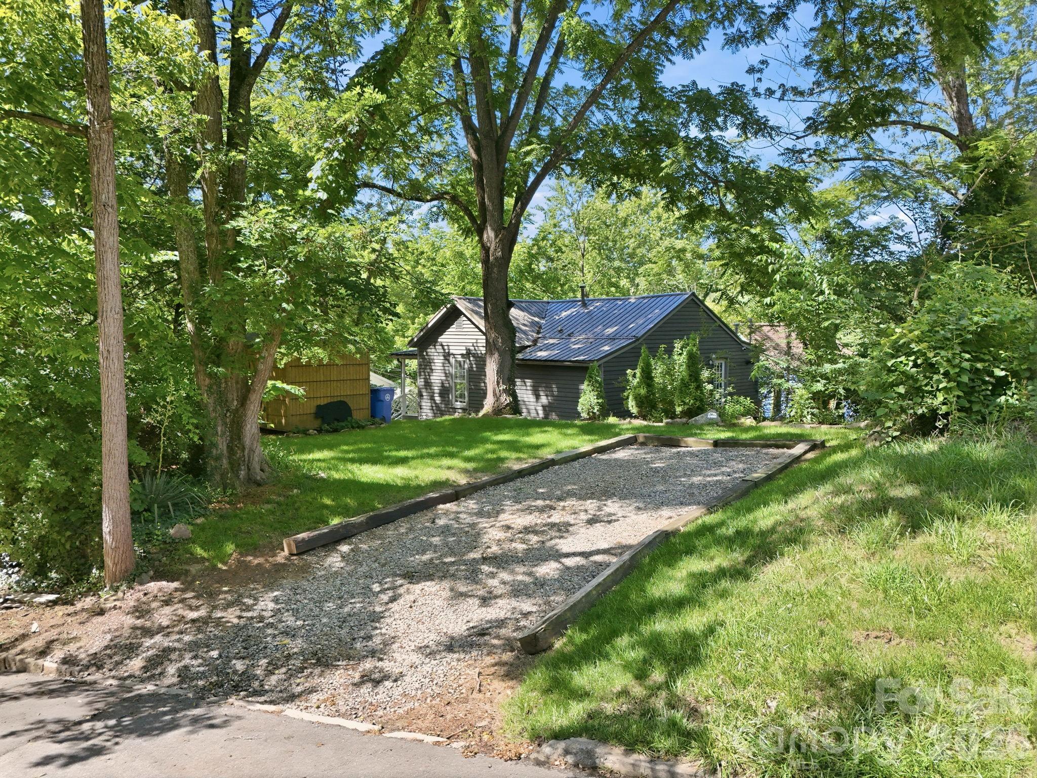 14 Woodrow Avenue — Asheville
