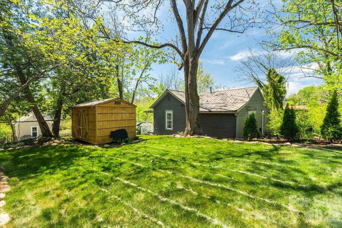 14 Woodrow Avenue — Asheville