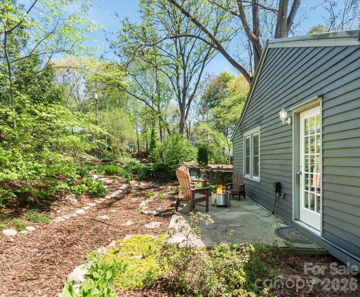 14 Woodrow Avenue — Asheville