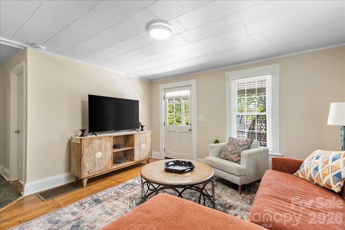 14 Woodrow Avenue — Asheville